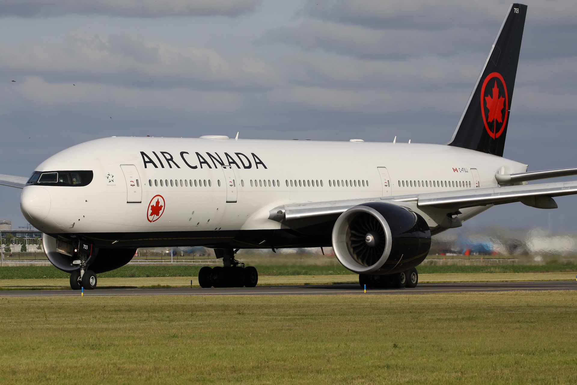 C-FIUJ, Air Canada (Samoloty » Spotting na Schiphol » Boeing 777-200LR)