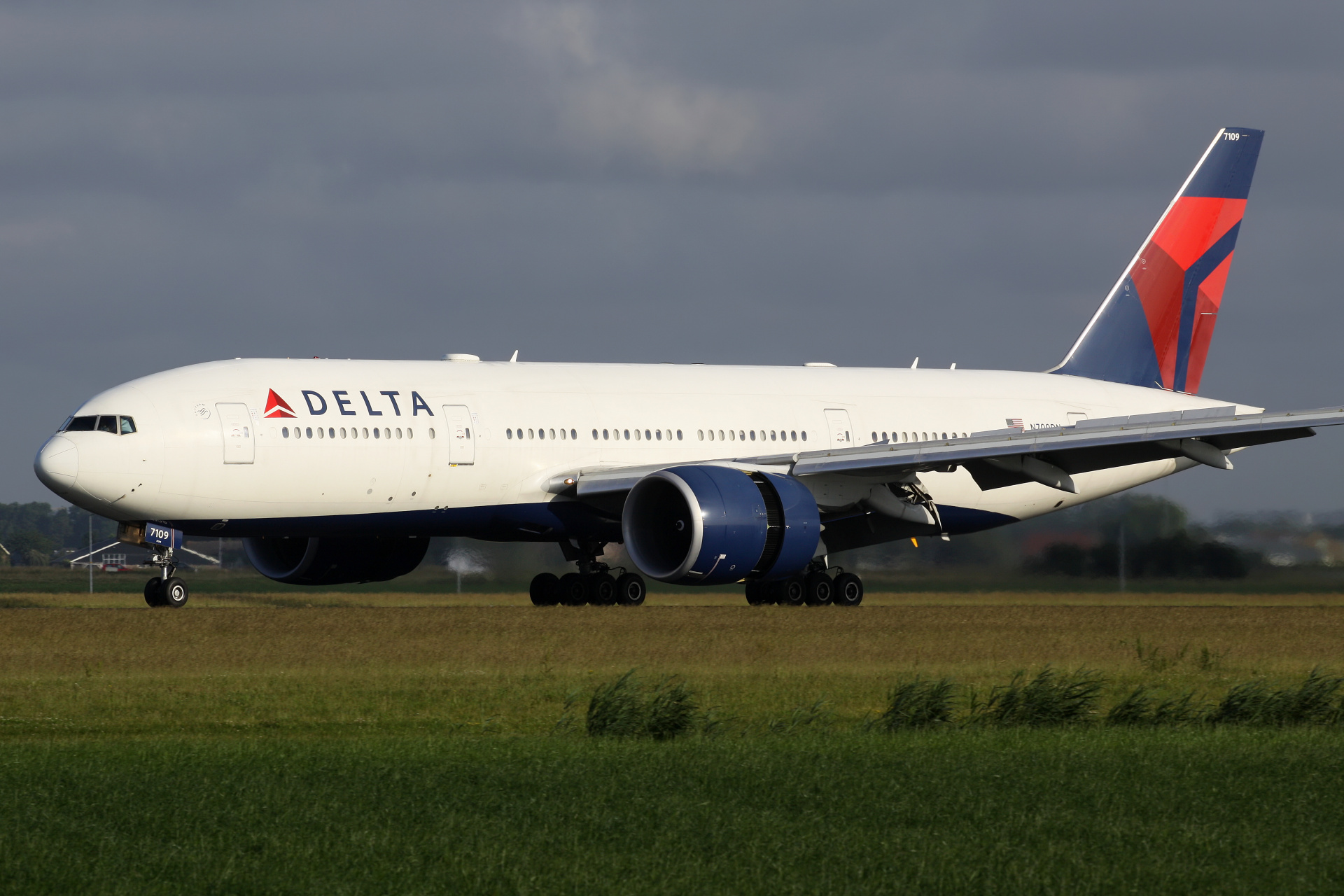 N709DN, Delta Airlines (Samoloty » Spotting na Schiphol » Boeing 777-200LR)