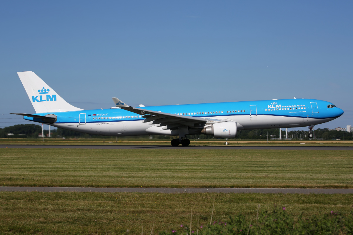 PH-AKD (nowe malowanie) (Samoloty » Spotting na Schiphol » Airbus A330-300 » KLM Royal Dutch Airlines)