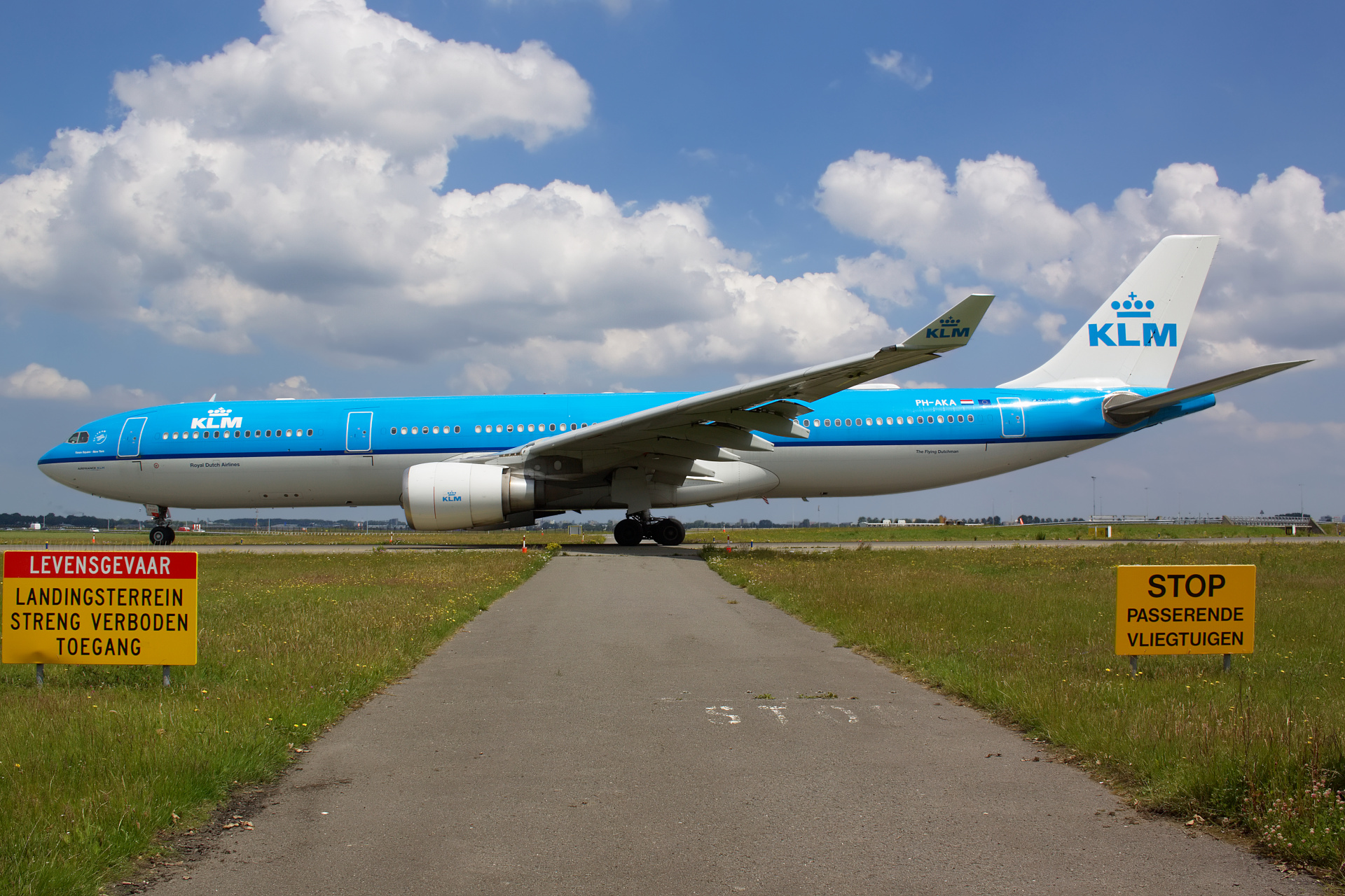 PH-AKA (Samoloty » Spotting na Schiphol » Airbus A330-300 » KLM Royal Dutch Airlines)