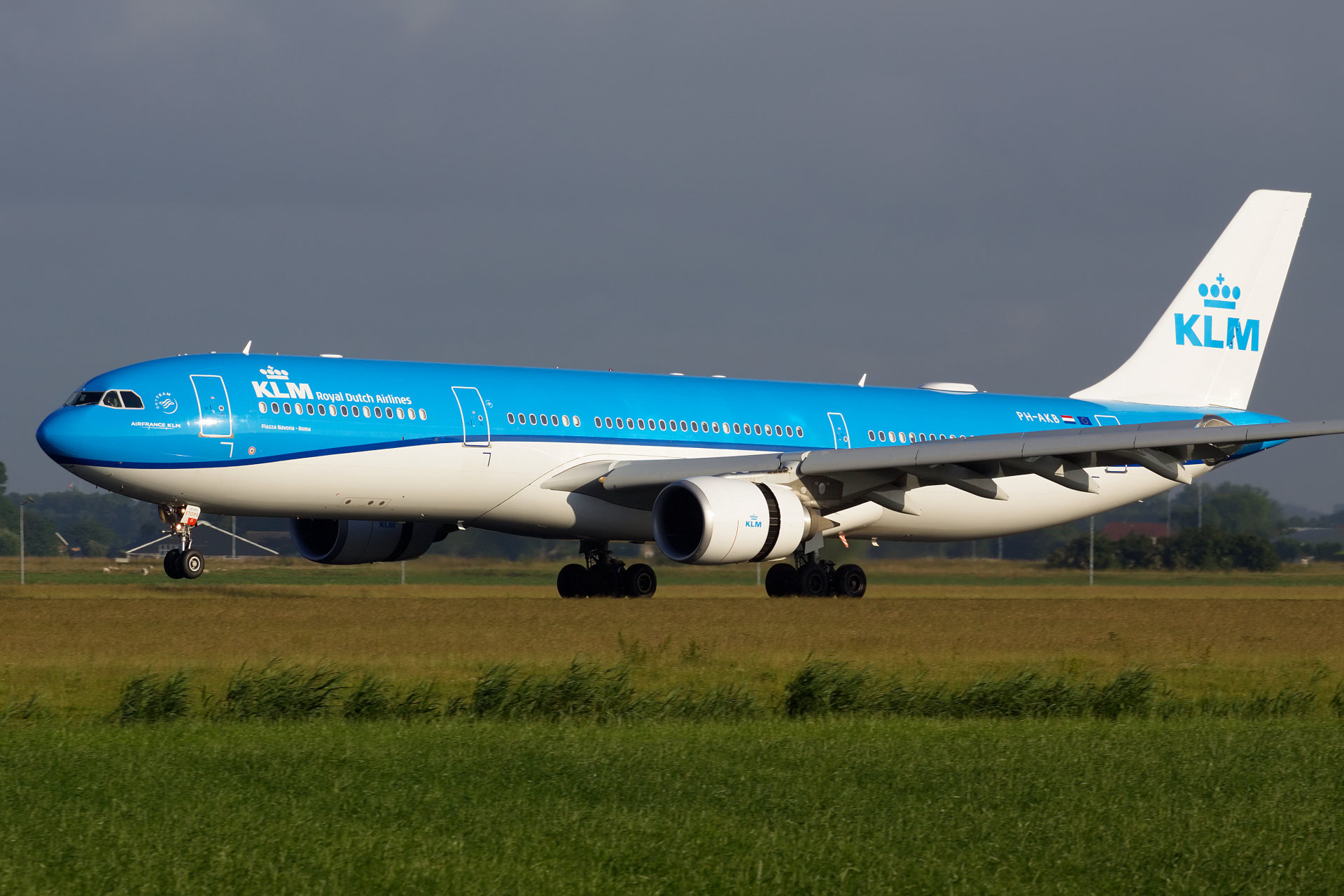 PH-AKB (nowe malowanie) (Samoloty » Spotting na Schiphol » Airbus A330-300 » KLM Royal Dutch Airlines)