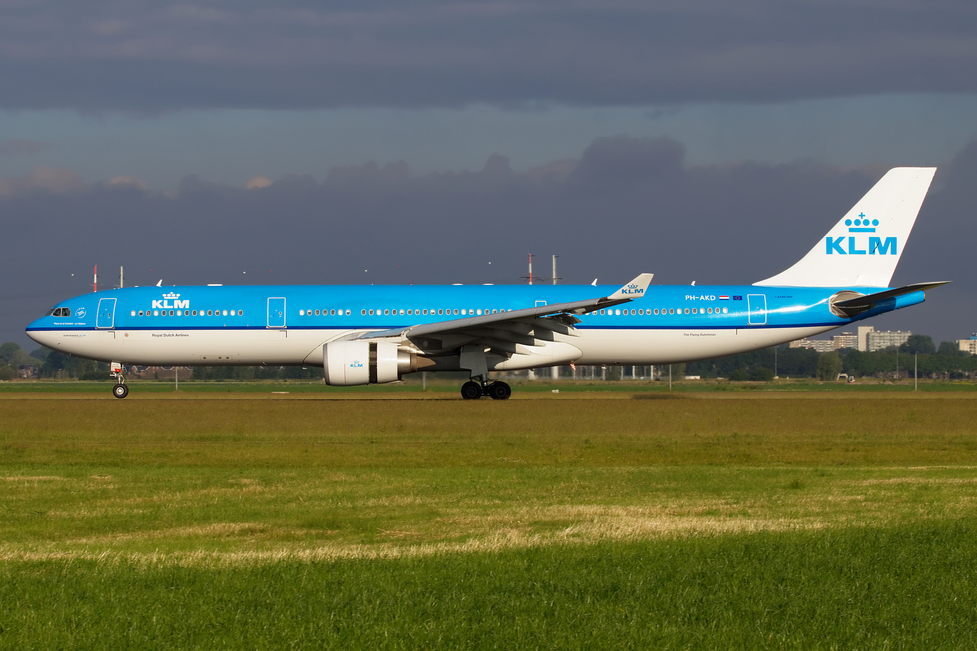 PH-AKD (Samoloty » Spotting na Schiphol » Airbus A330-300 » KLM Royal Dutch Airlines)