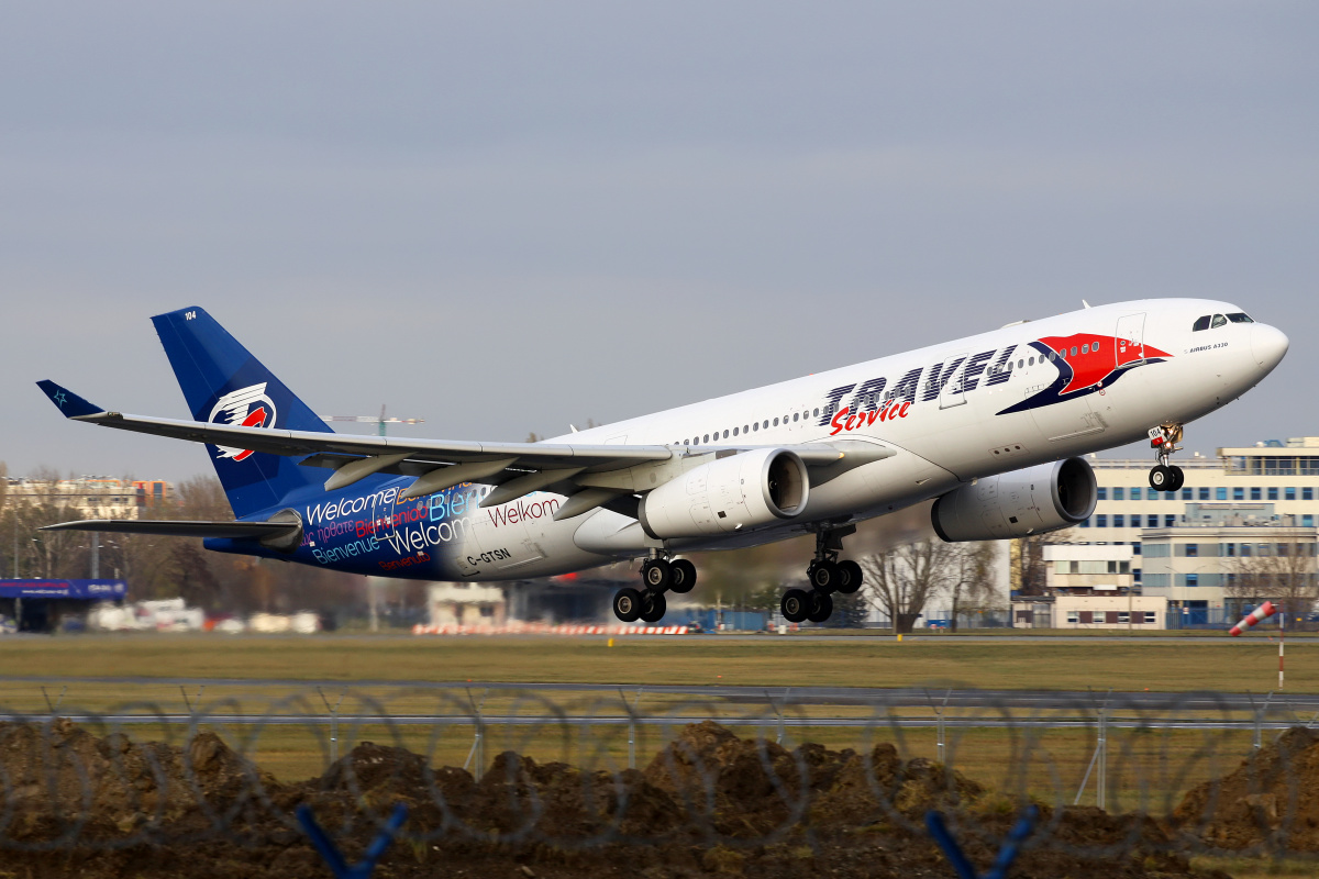 C-GTSN (Air Transat) (Samoloty » Spotting na EPWA » Airbus A330-200 » Travel Service Airlines)