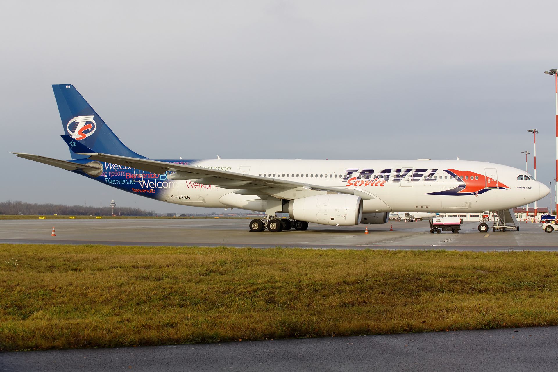C-GTSN (Air Transat) (Samoloty » Spotting na EPWA » Airbus A330-200 » Travel Service Airlines)
