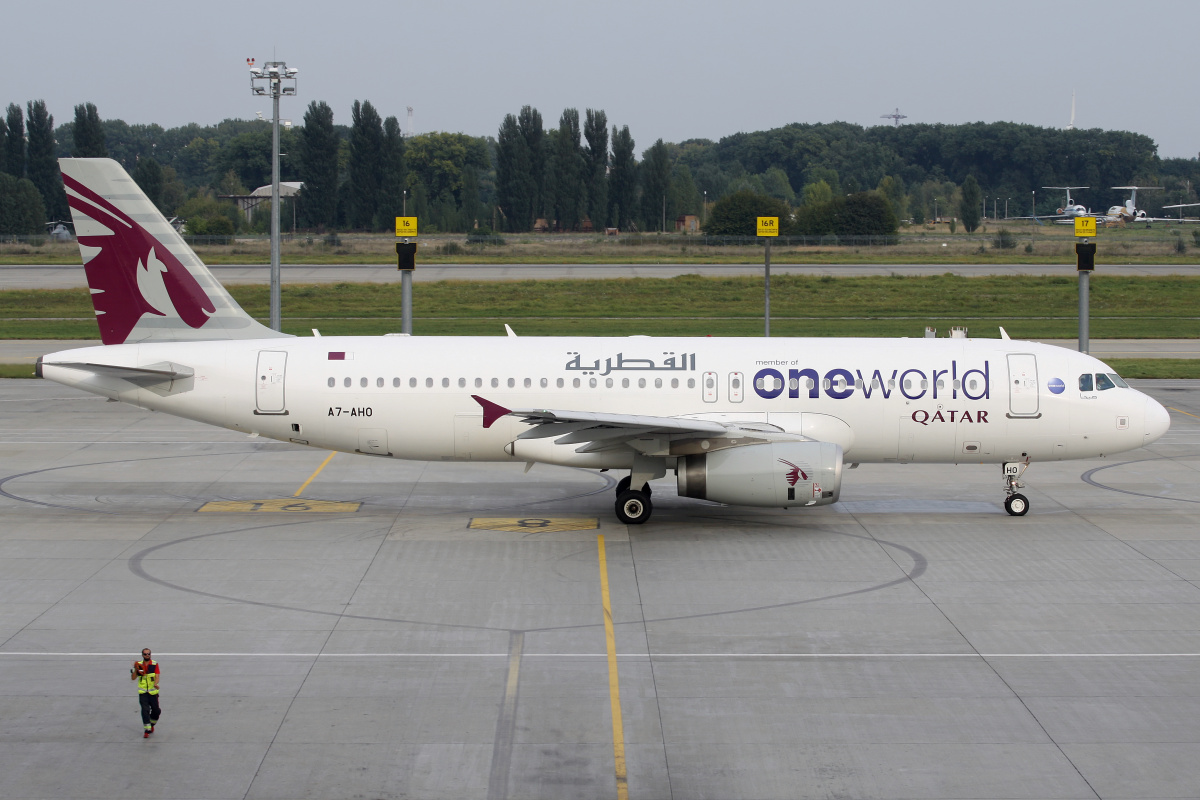 A7-AHO, Qatar Airways (One World livery) (Aircraft » Kyiv Borispil » Airbus A320-200)