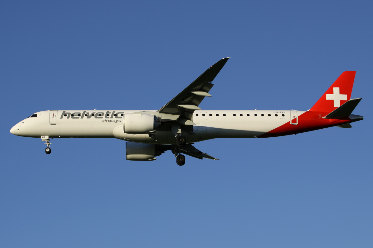 HB-AZI, Helvetic Airways (Aircraft » EPWA Spotting » Embraer E195-E2 (E190-400))