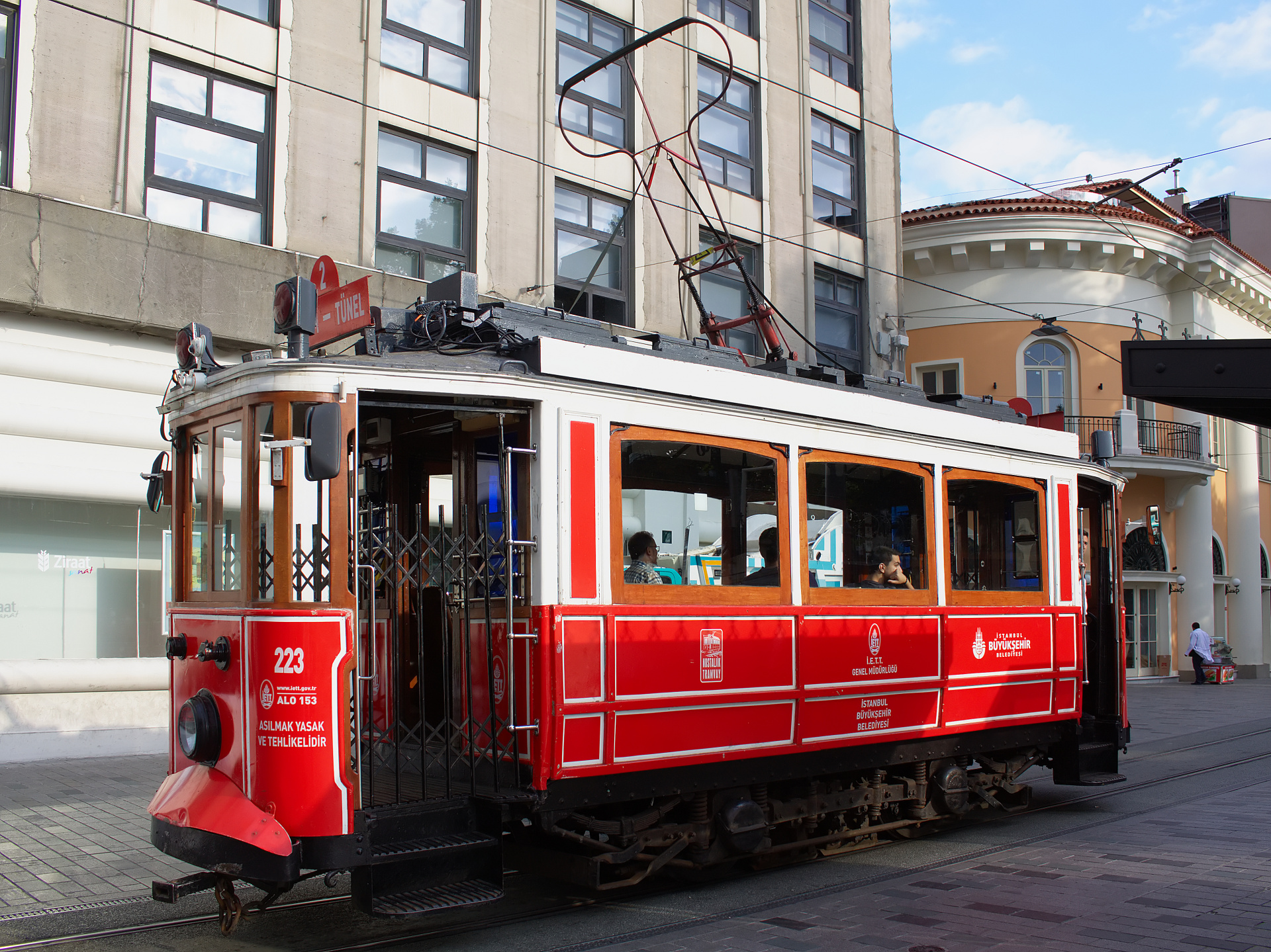 Nostalgia Tram (Travels » Istanbul » Vehicles)