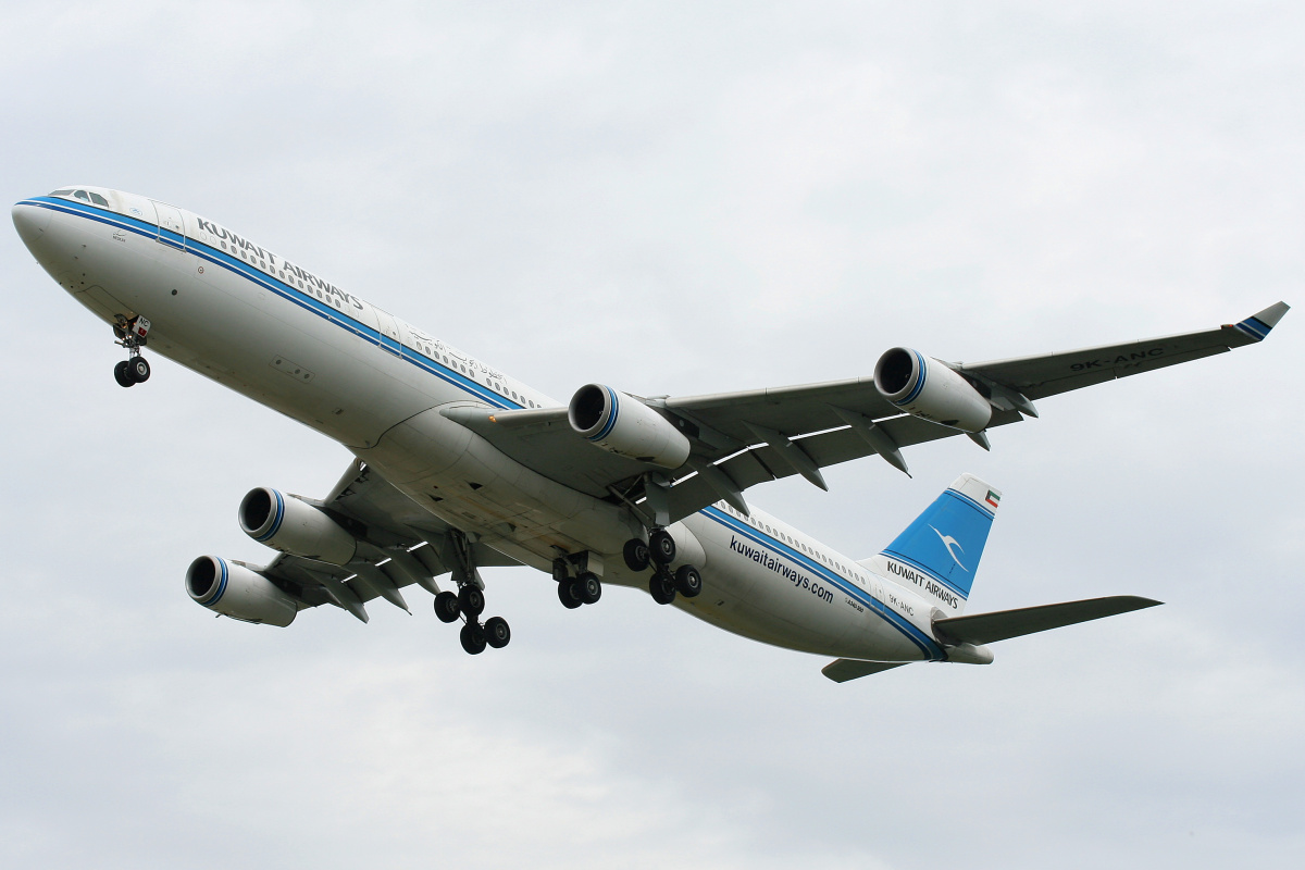 Airbus A340-300, 9K-ANC, Kuwait Airways (Podróże » USA: Na ziemi Czejenów » Samoloty)