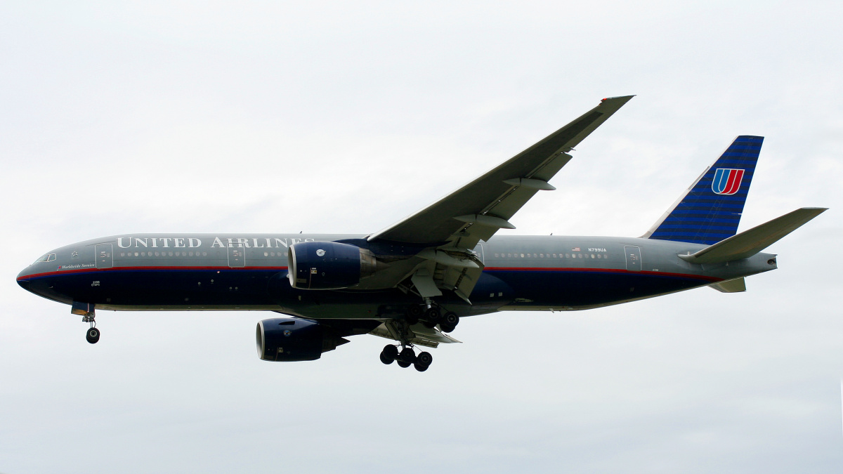 Boeing 777-200, N799UA, United Airlines