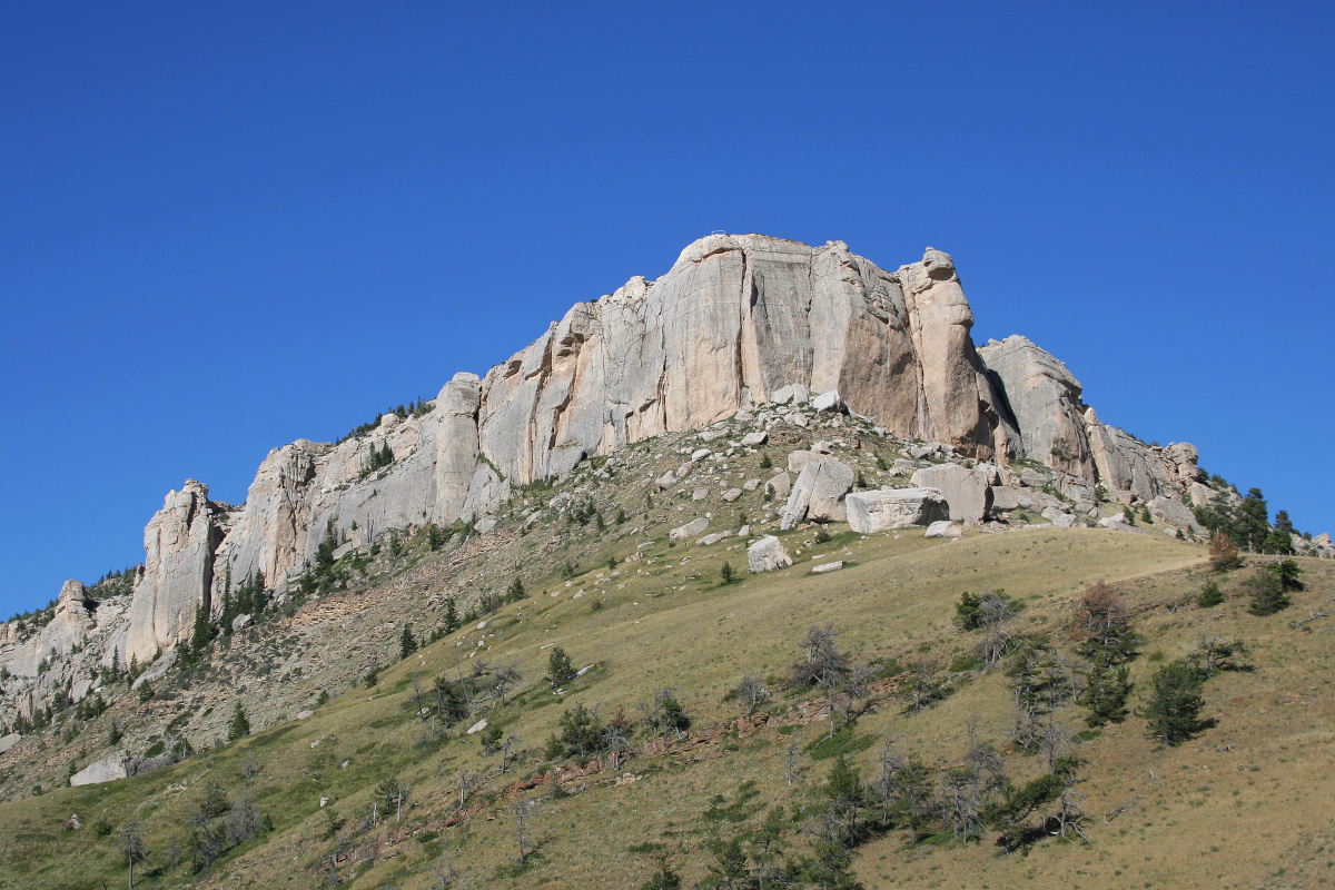 Steamboat Point Cliff (Podróże » USA: Na ziemi Czejenów » Wielka Podróż » Bighorn Mountains)