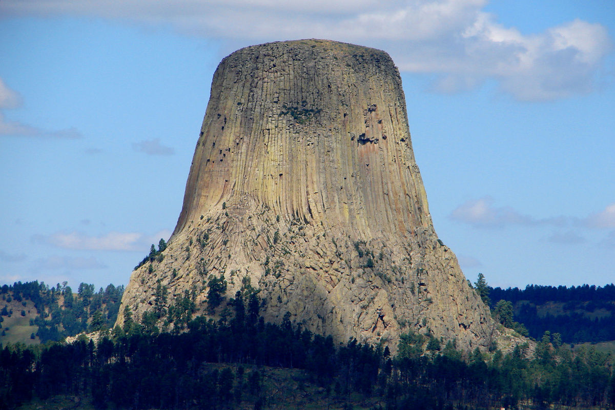 Z daleka... (Podróże » USA: Na ziemi Czejenów » Wielka Podróż » Devils Tower)