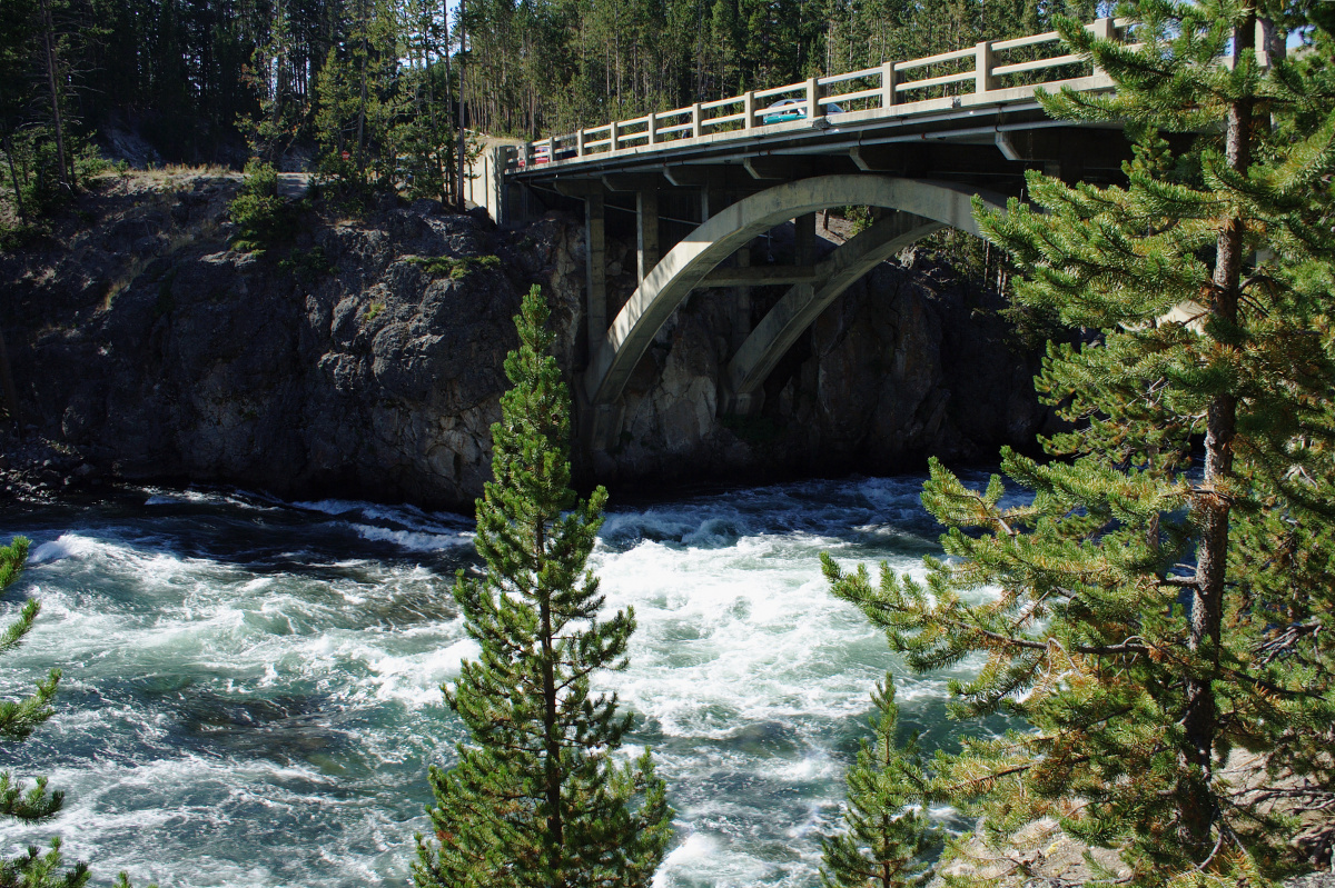 Most pamięci Chittendena (Podróże » USA: Na ziemi Czejenów » Wielka Podróż » Park Narodowy Yellowstone)