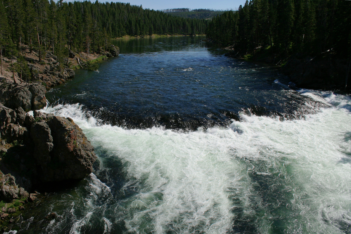 Rzeka Yellowstone z mostu Chittendena