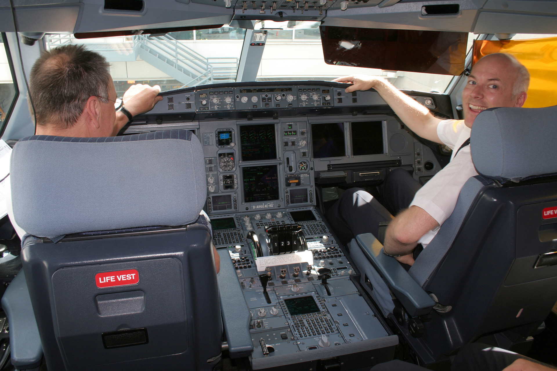 Airbus A340-600, D-AIHA, Lufthansa - cockpit (Travels » US Trip 1: Cheyenne Country » Aircraft)