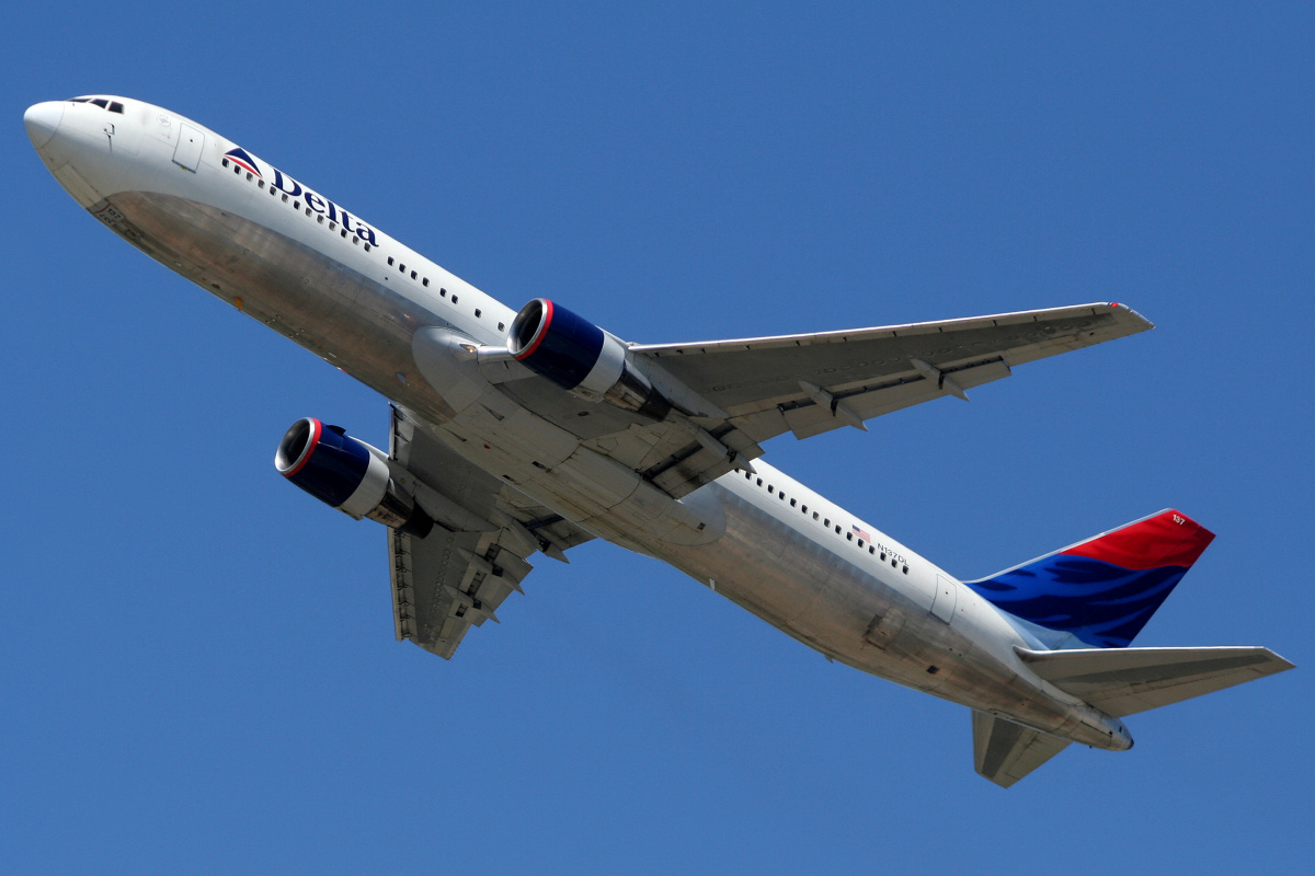 Boeing 767-300ER, N137DL, Delta Airlines (Podróże » USA: Epopeja Czejeńska » Samoloty)