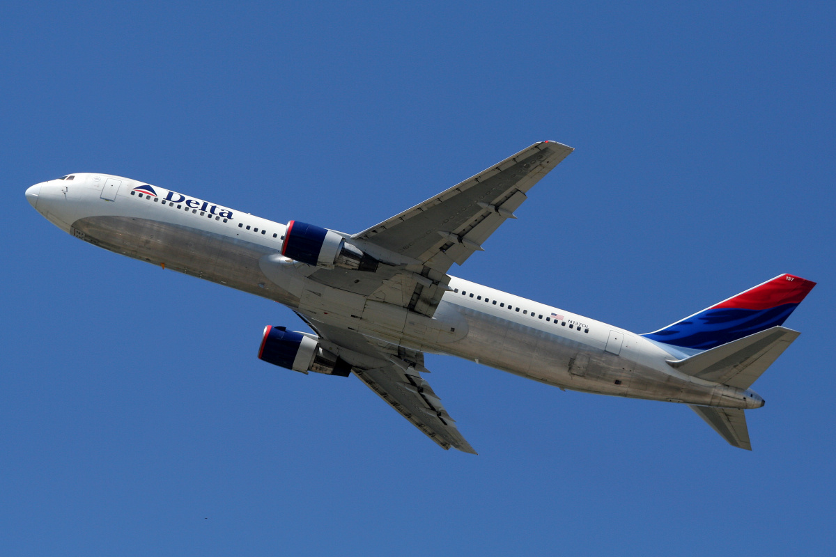 Boeing 767-300ER, N137DL, Delta Airlines (Podróże » USA: Epopeja Czejeńska » Samoloty)