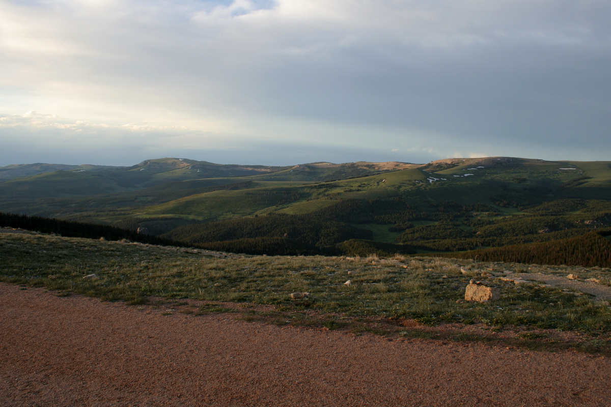 Patrząc na północ z Medicine Wheel (Podróże » USA: Epopeja Czejeńska » Okolica » Bighorn Mountains)