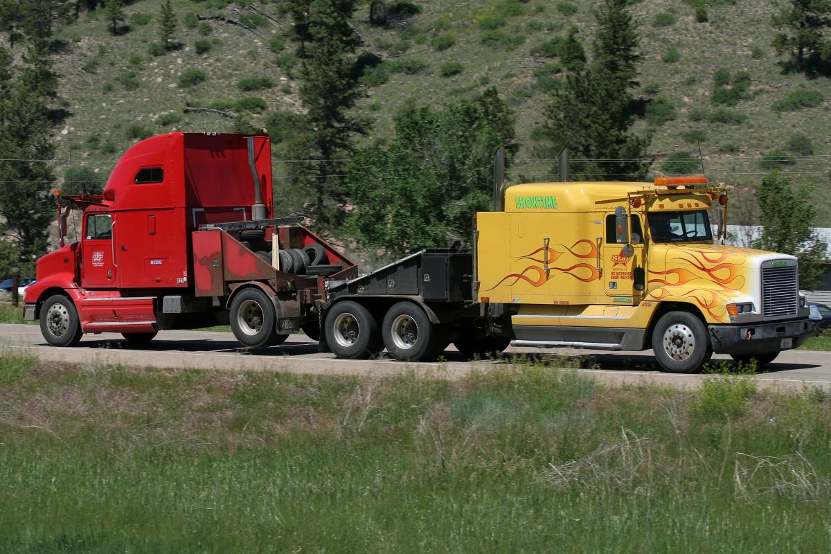 Freightliner FLD 120 (Travels » US Trip 2: Cheyenne Epic » Vehicles)