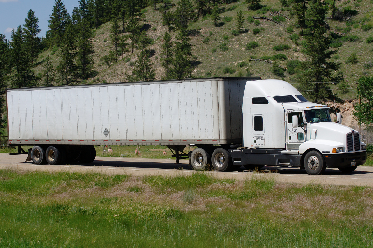 Kenworth T600 (Travels » US Trip 2: Cheyenne Epic » Vehicles)