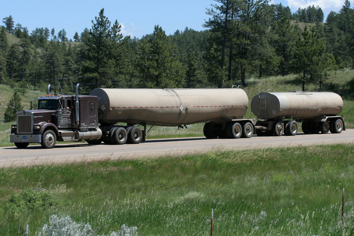 Kenworth W900B (Travels » US Trip 2: Cheyenne Epic » Vehicles)