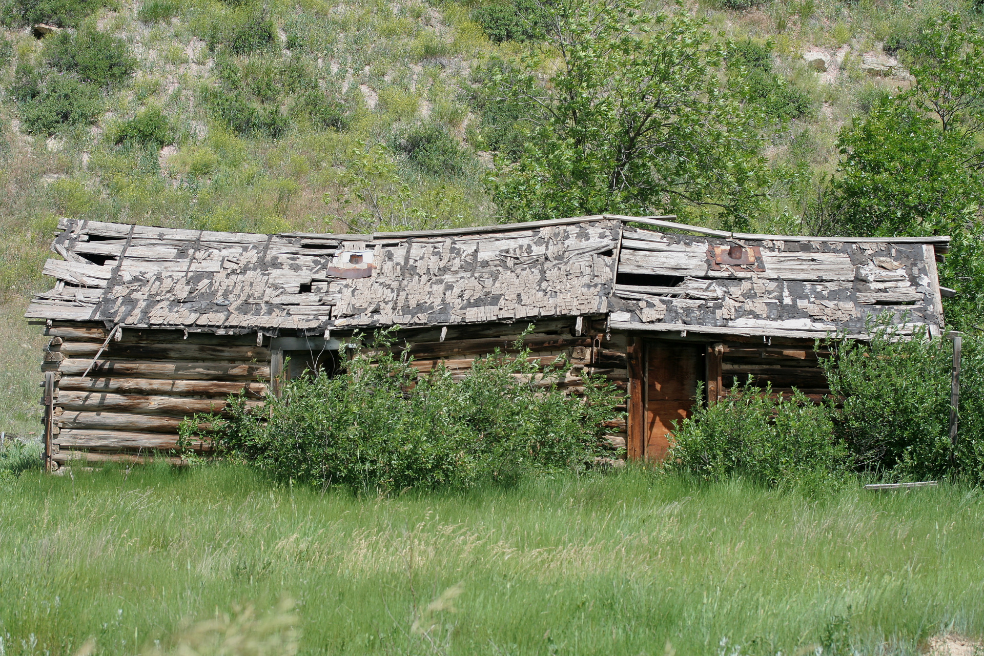 Old Log Cabin (Travels » US Trip 2: Cheyenne Epic » The Rez » Lame Deer)