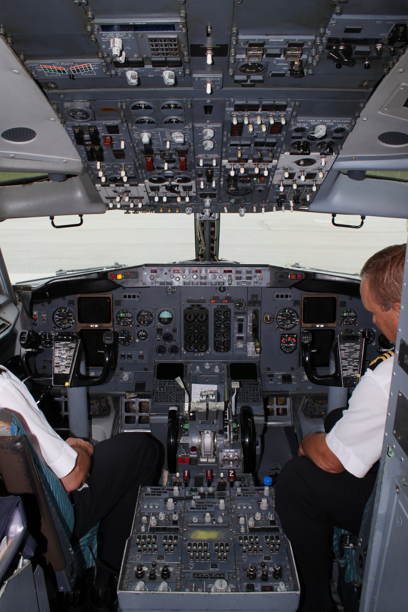 Boeing 737-500, SP-LKF, LOT Polish Airlines - cockpit