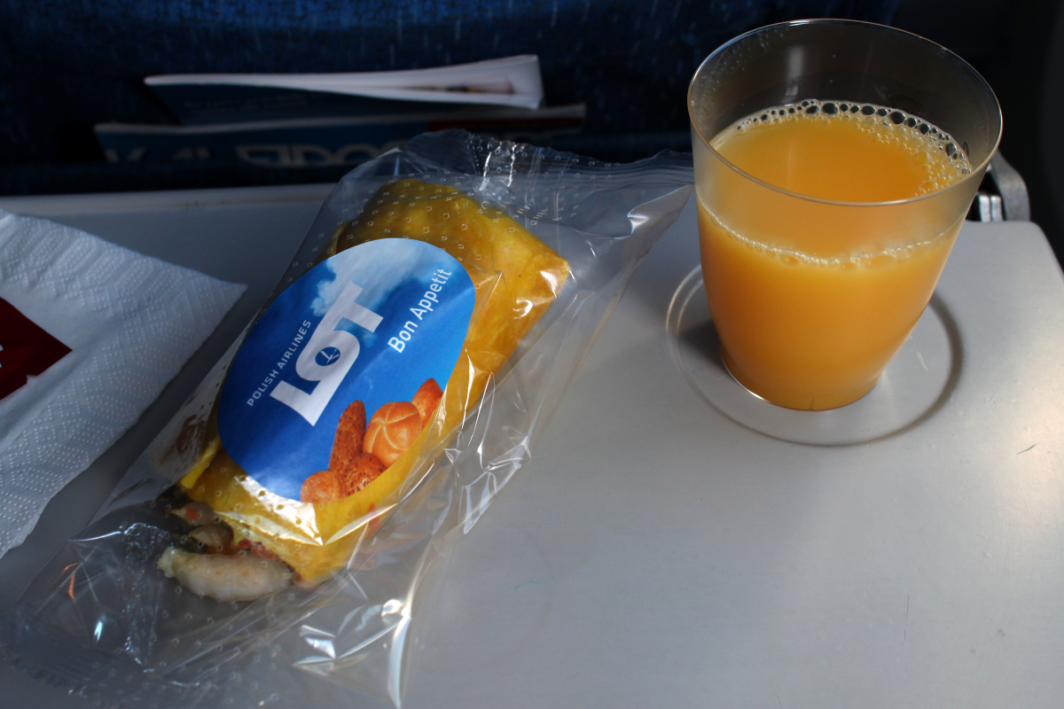 WAW-LHR: Snack