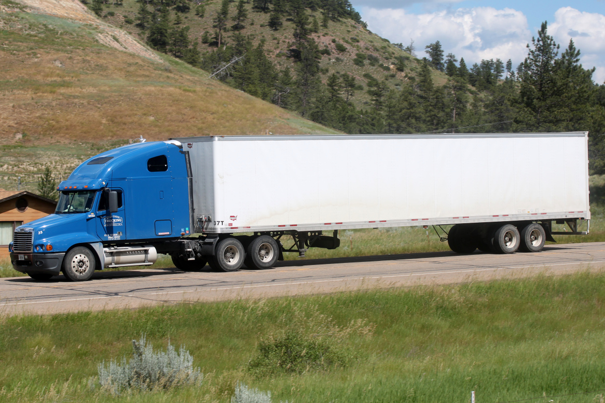 Freightliner Century (Travels » US Trip 3: The Roads Not Taken » Vehicles)