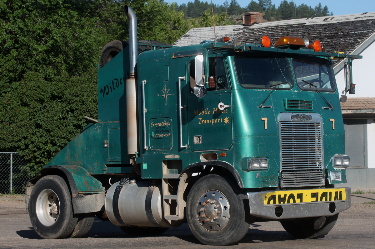 Freightliner FLA