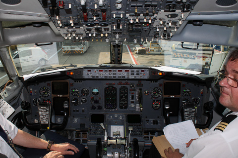 Boeing 737-500, SP-LKF, LOT Polish Airlines - cockpit