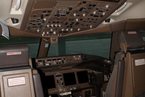 Boeing 777-300ER, C-FIVS, Air Canada - cockpit