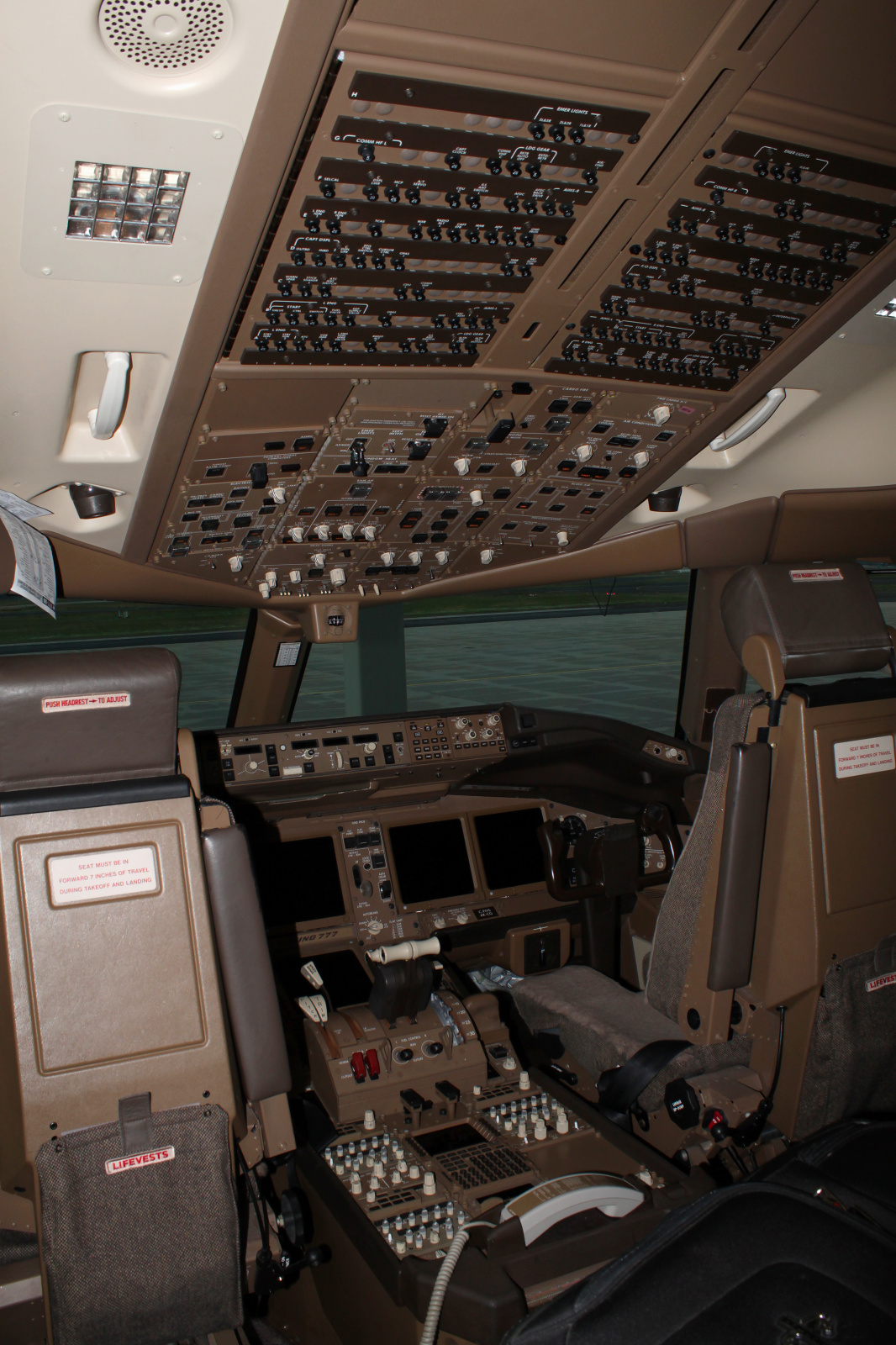 Boeing 777-300ER, C-FIVS, Air Canada - cockpit (Travels » US Trip 3: The Roads Not Taken » Aircraft)