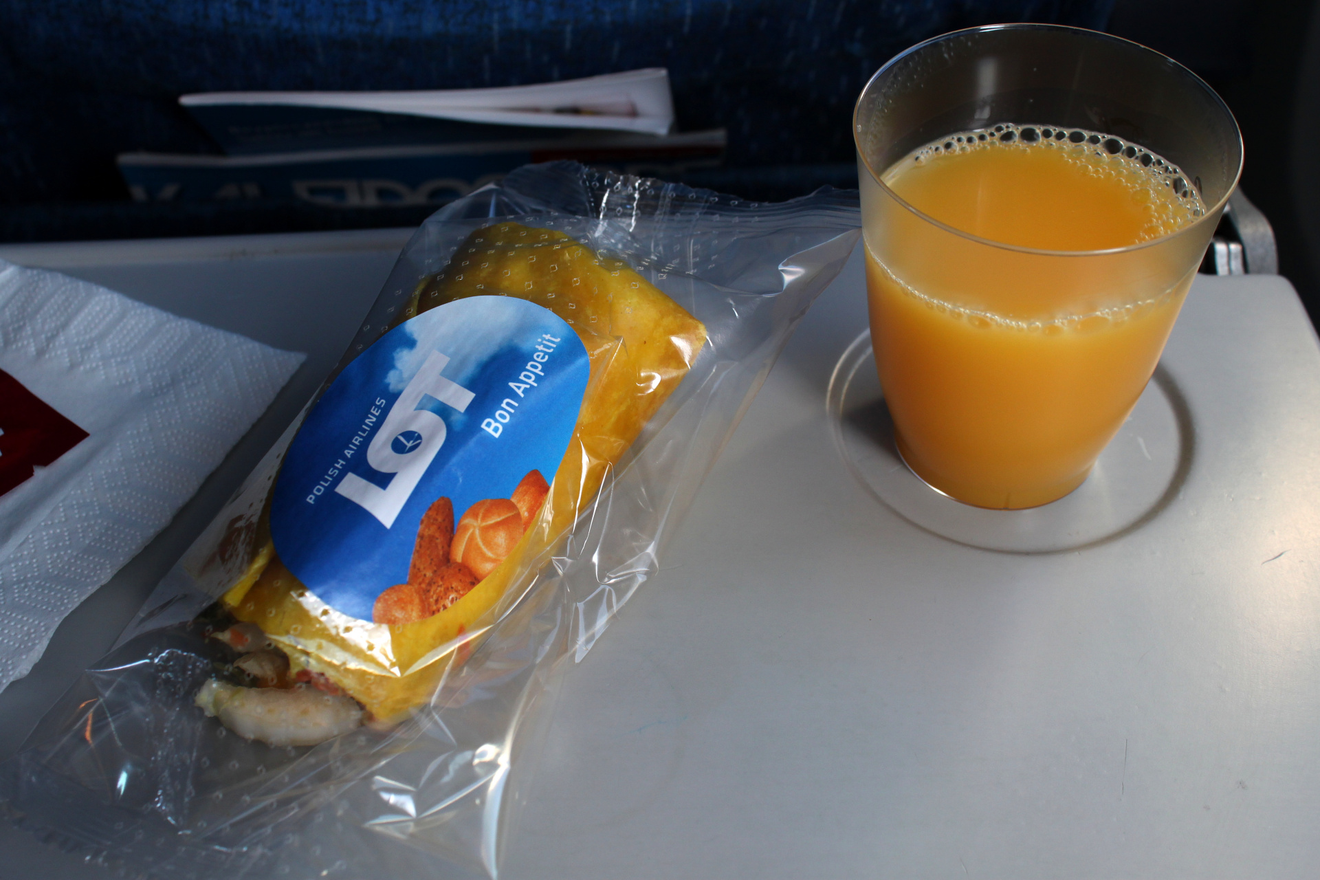 WAW-LHR: Snack (Travels » US Trip 3: The Roads Not Taken » The Flights)