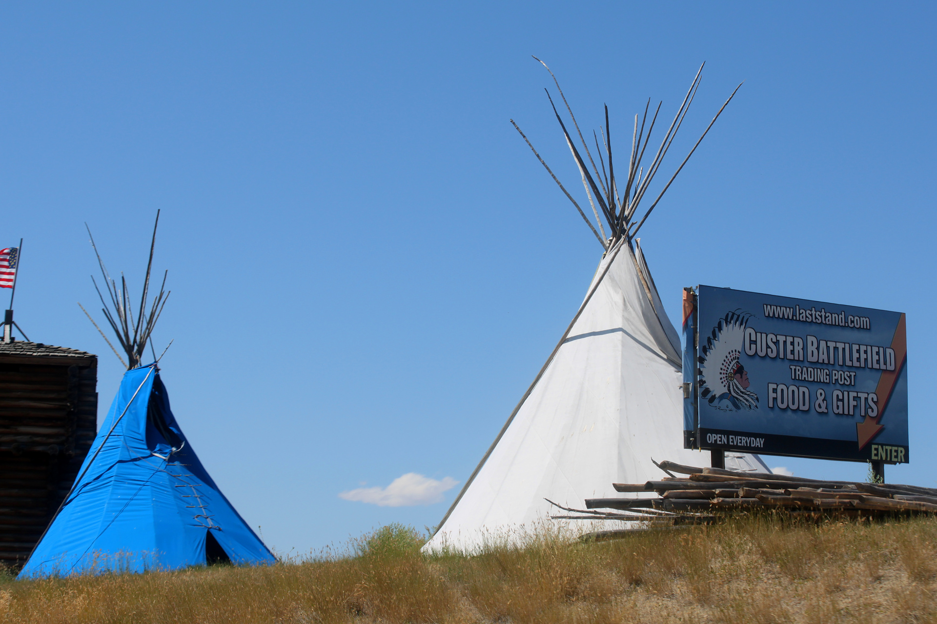 Custer Battlefield Trading Post (Travels » US Trip 3: The Roads Not Taken » Teepees)
