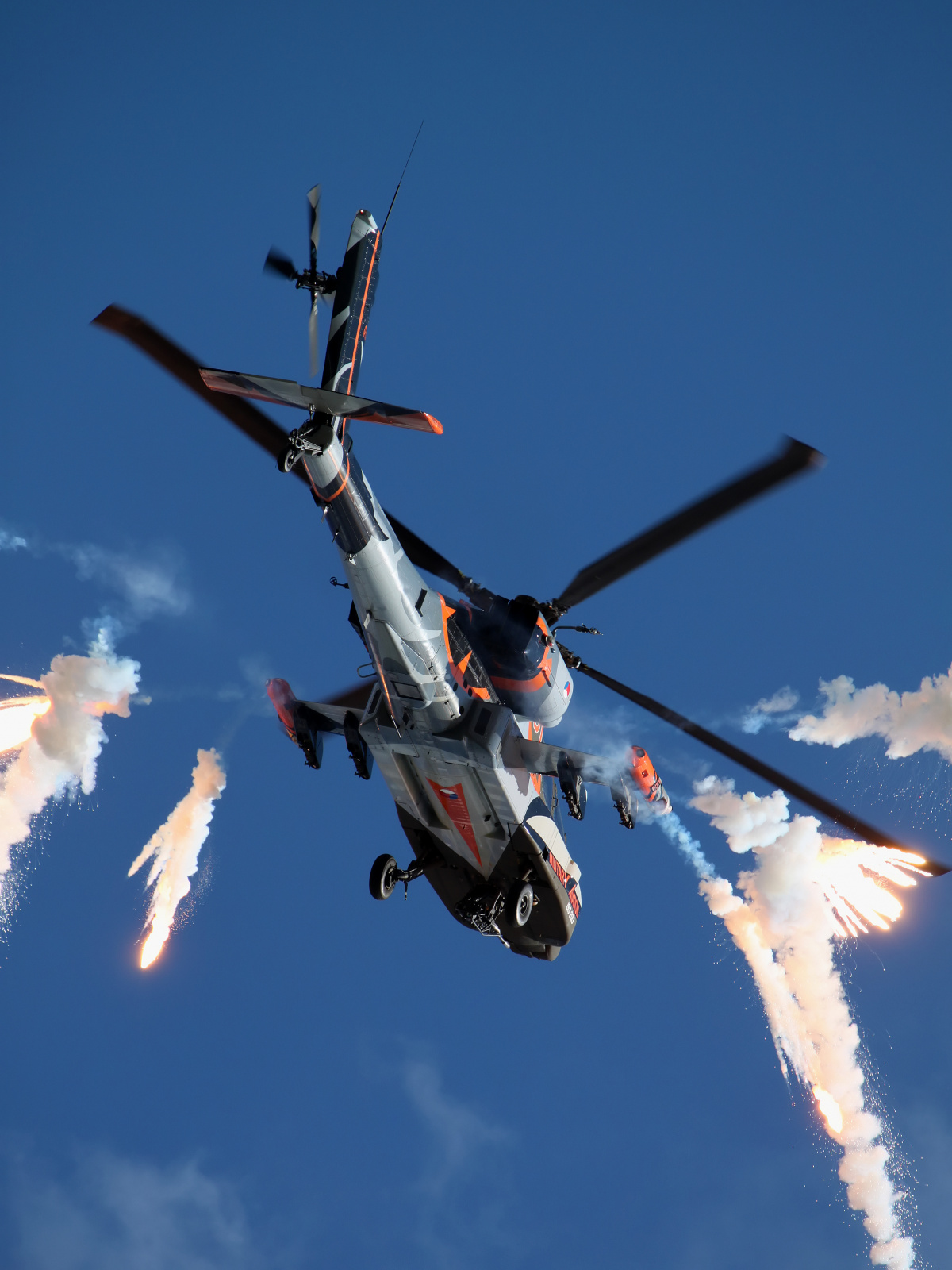 Boeing AH-64D Apache, Q-17, Royal Netherlands Air Force (Aircraft » Radom Air Show 2013)