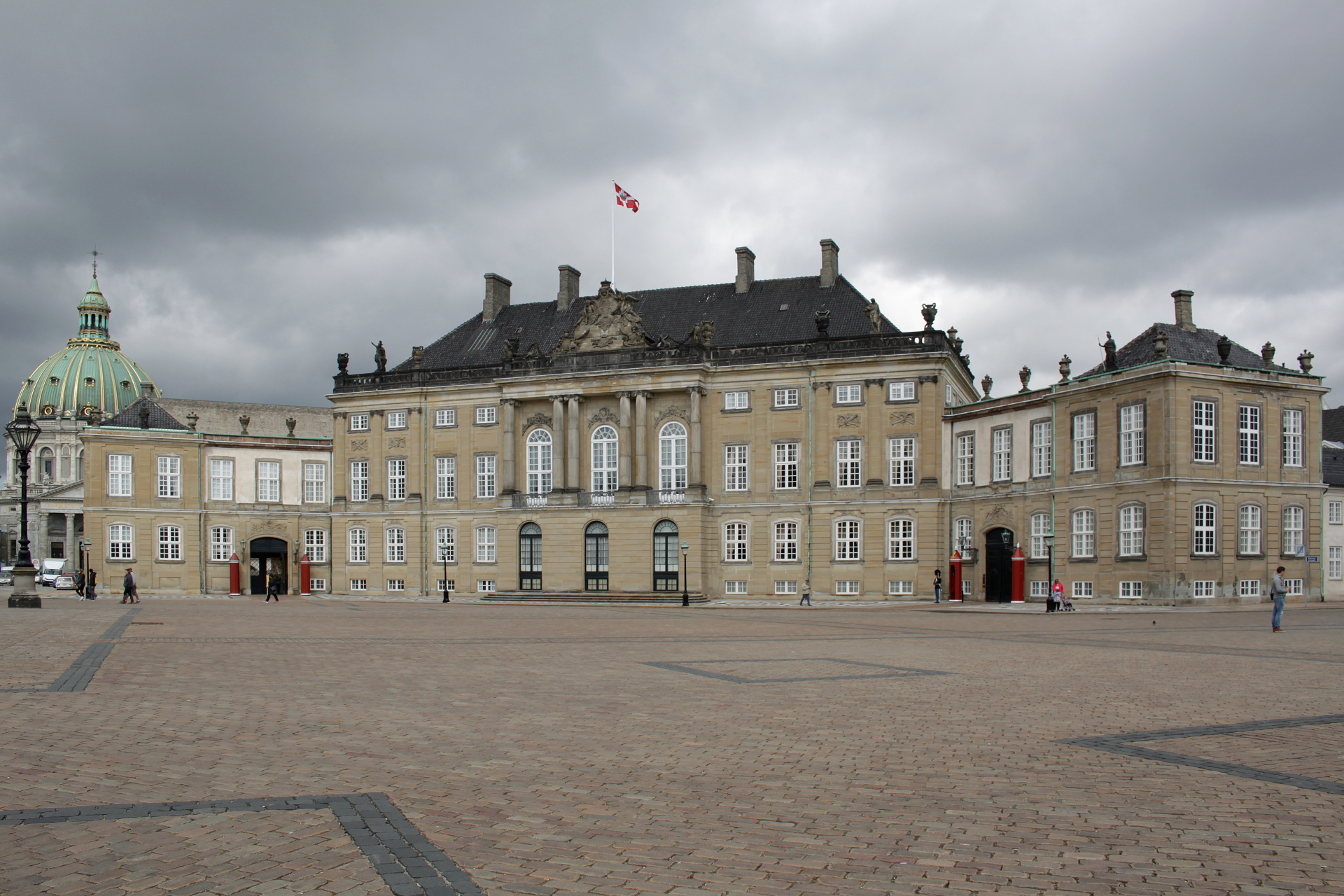 Amalienborg - pałac Chrystiana VIII (Podróże » Kopenhaga » Miasto za dnia)
