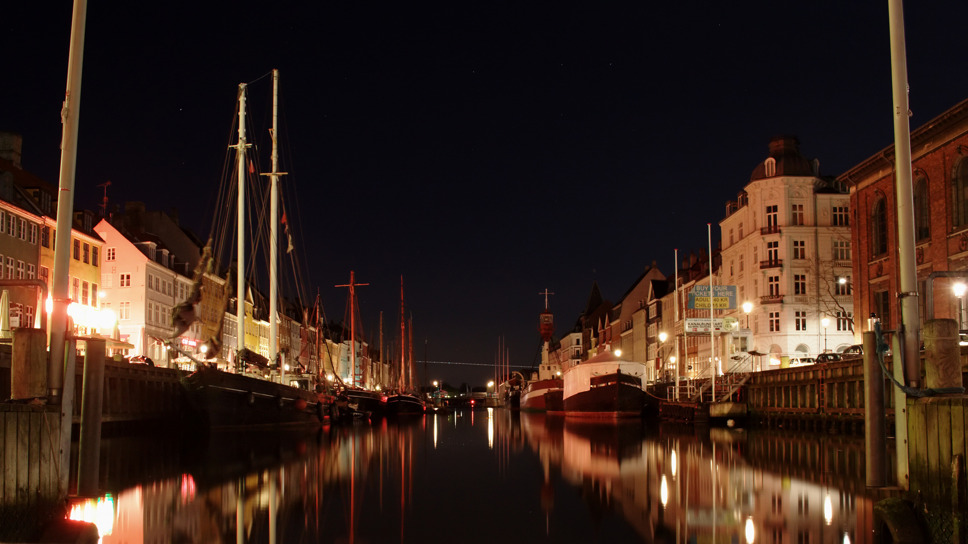 Nyhavn (Podróże » Kopenhaga » Miasto w nocy)