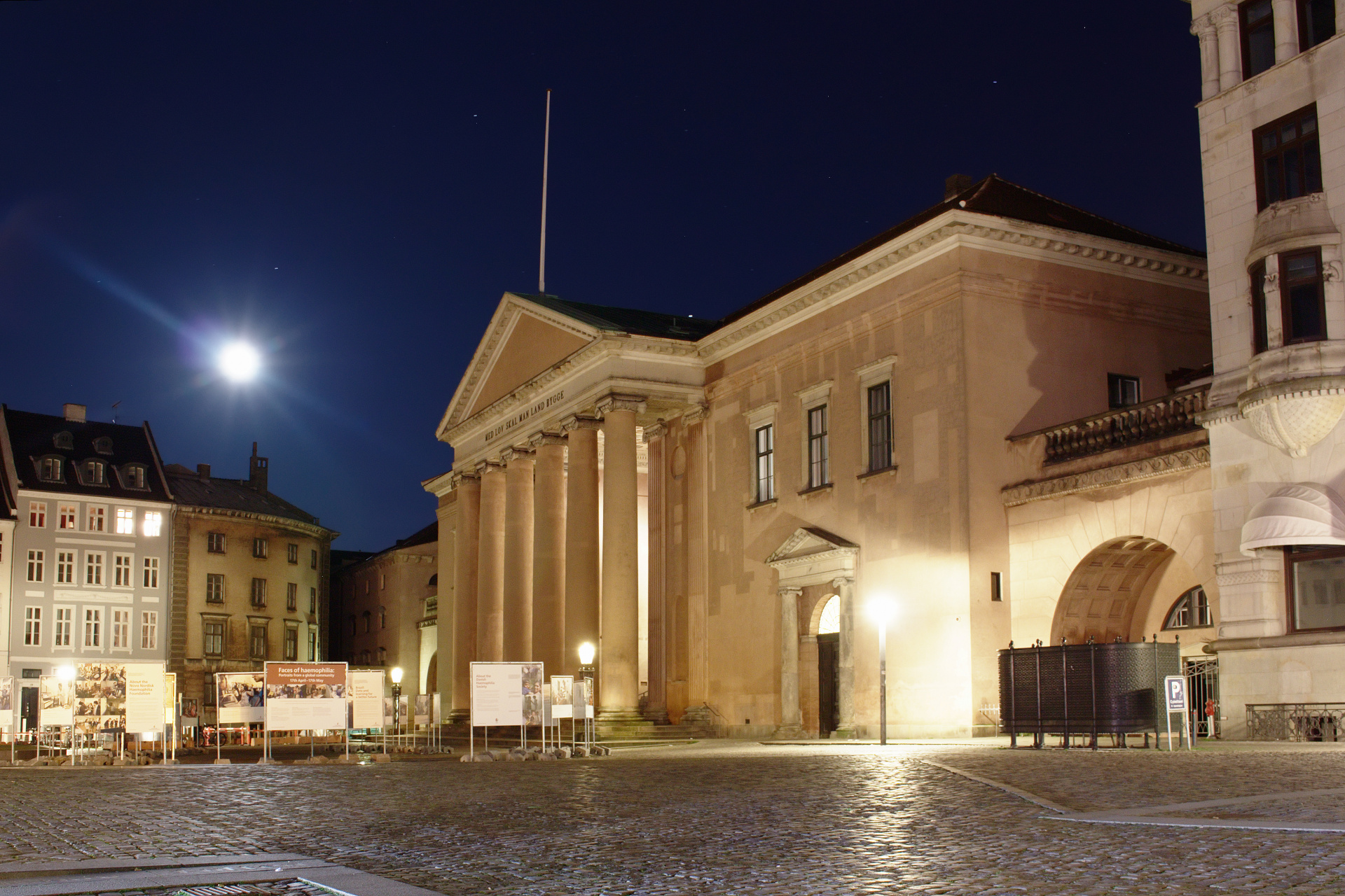 Nytorv - budynek sądu (Podróże » Kopenhaga » Miasto w nocy)