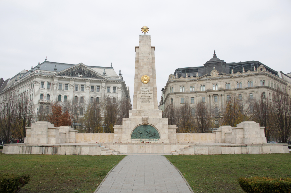 Glory to the Soviet Heroes Liberators (Travels » Budapest » Budapest at Day)