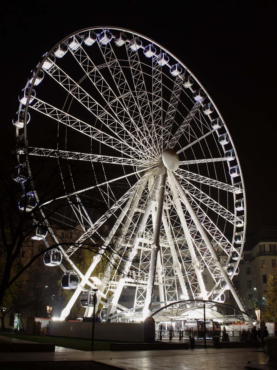 Budapest Eye - diabelski młyn na Placu Elżbiety (Podróże » Budapeszt » Budapeszt w nocy)