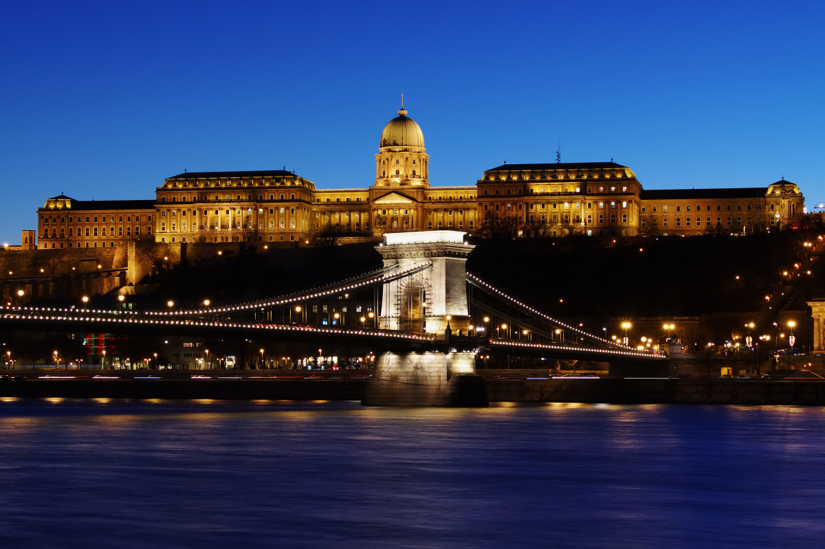 Széchenyi Lánchíd - Széchenyi Chain Bridge and Buda Castle (Travels » Budapest » Budapest at Night)