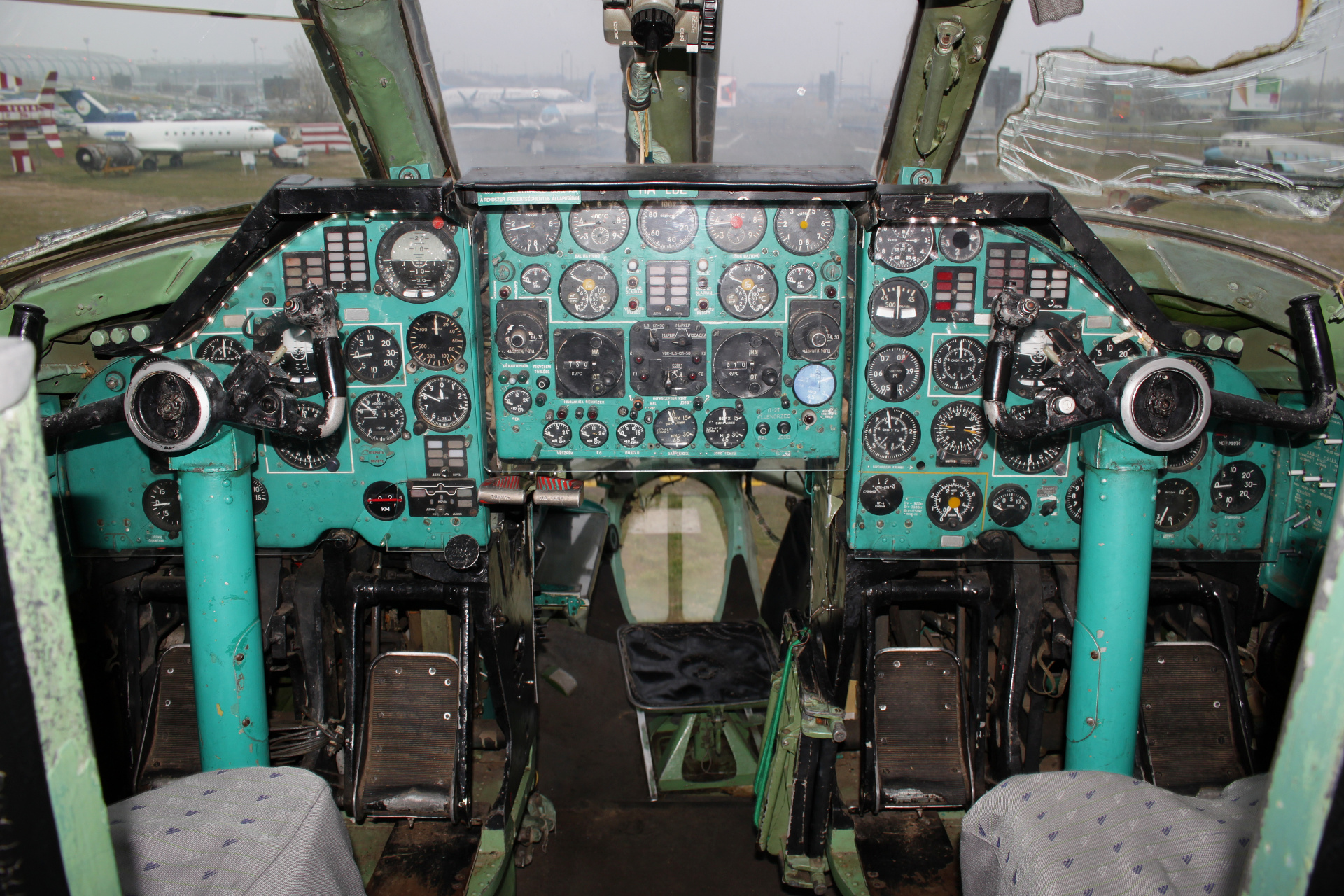 Tupolev Tu-134, HA-LBE, Malév Hungarian Airlines - cockpit (Aircraft » Ferihegy Spotting » Aeropark Budapest)