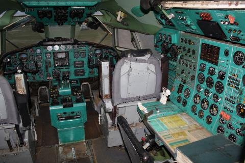 Tupolev Tu-154B-2, HA-LCG, Malév Hungarian Airlines - cockpit