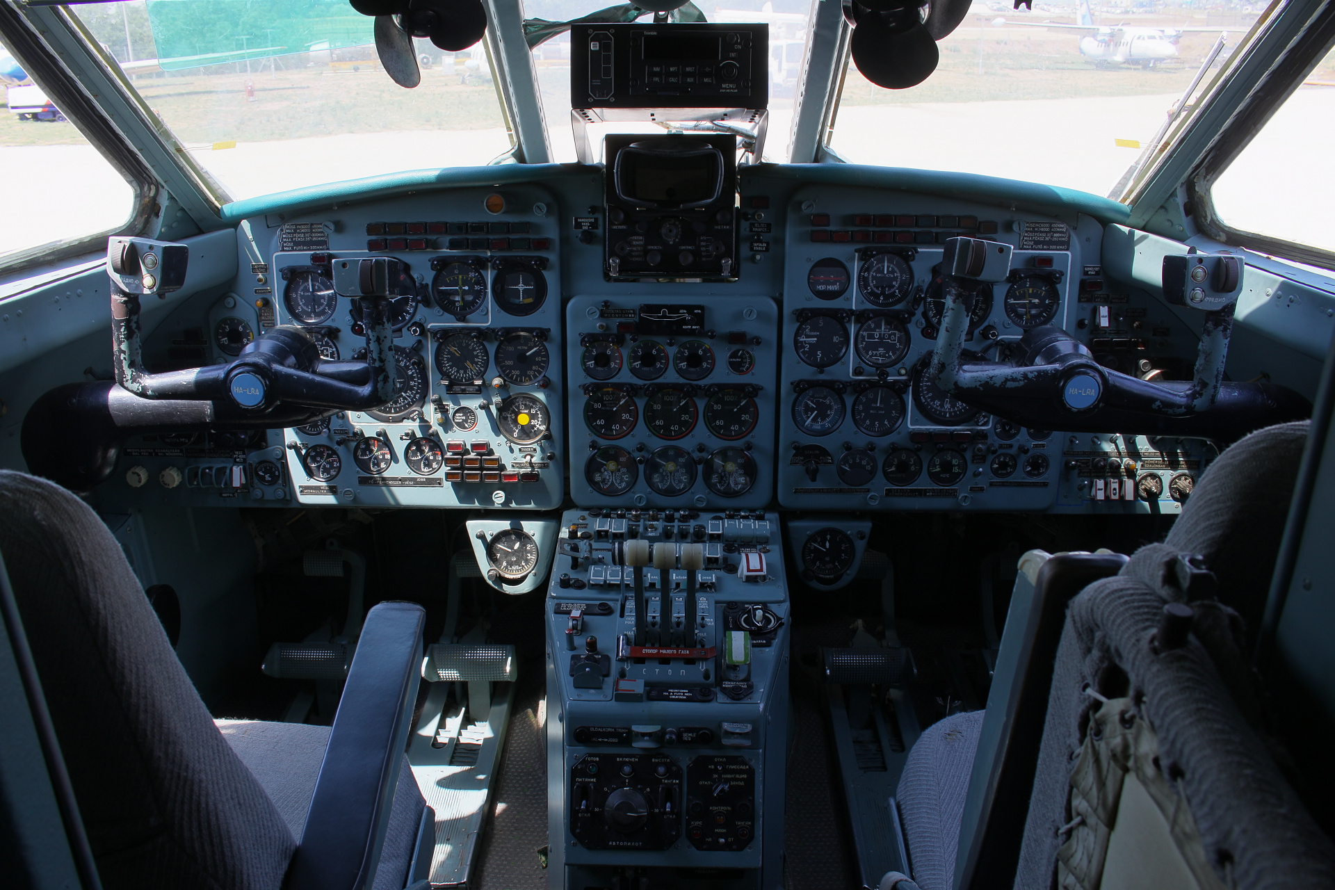Yakovlev Yak-40E, HA-LRA, Linair - cockpit (Aircraft » Ferihegy Spotting » Aeropark Budapest)