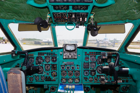 Yakovlev Yak-40E, HA-YLR, Flight Inspection Service - cockpit