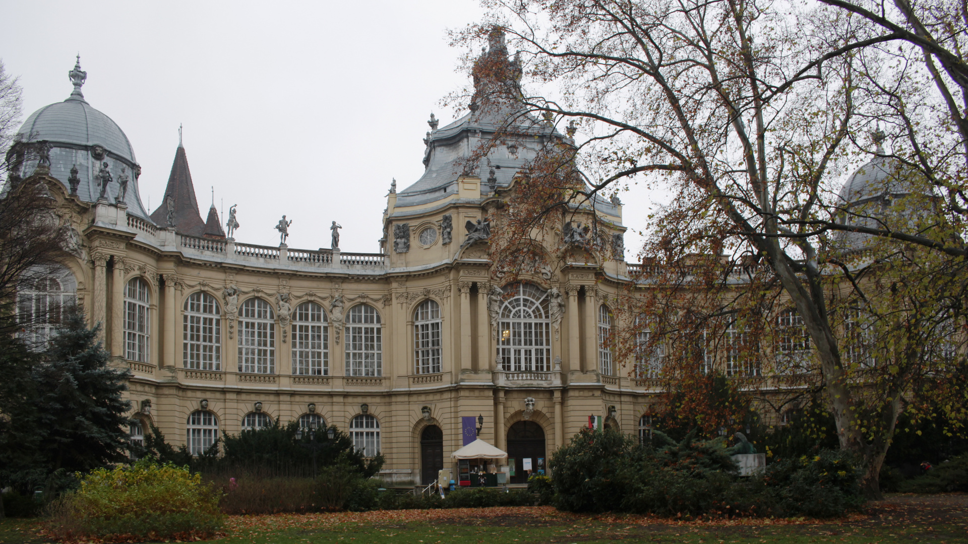 Zamek Vajdahunyad (Podróże » Budapeszt » Budapeszt za dnia)
