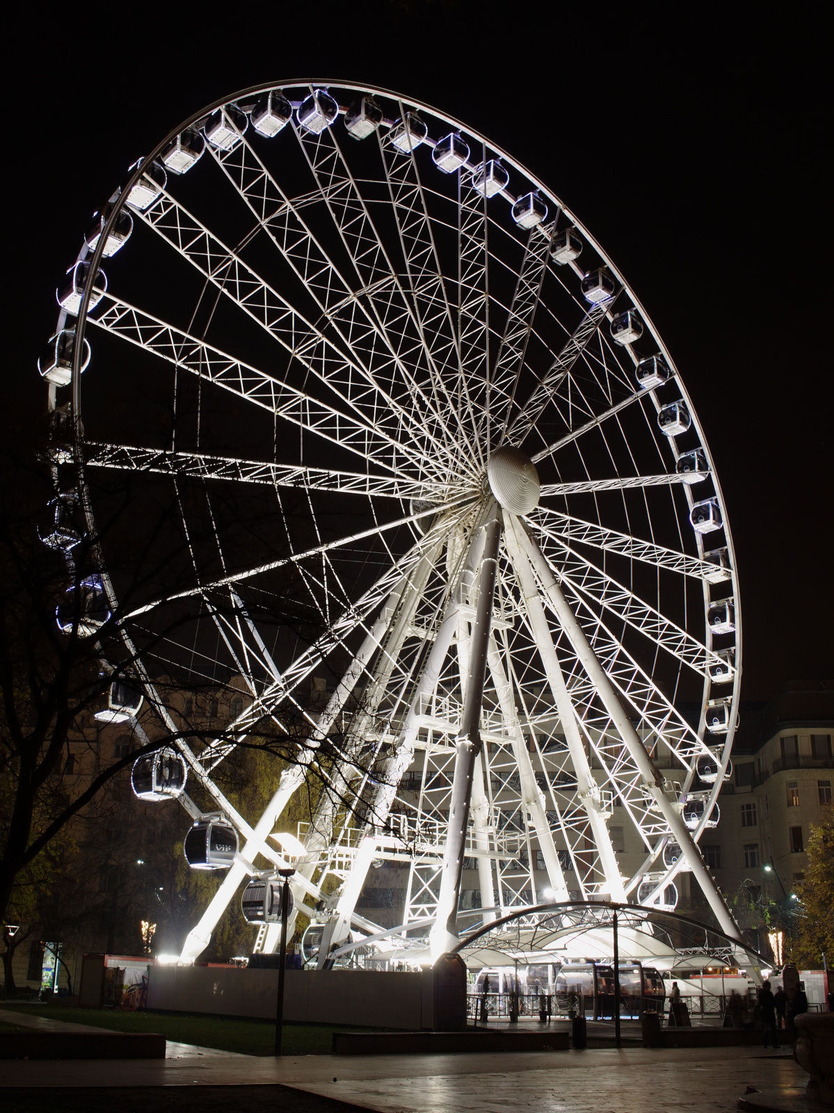 Budapest Eye Ferris Wheel (Travels » Budapest » Budapest at Night)