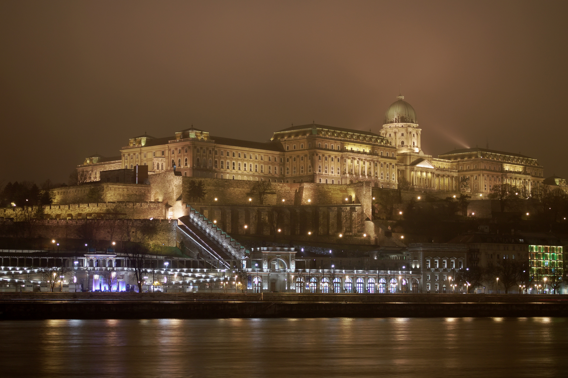 Wzgórze zamkowe i Zamek Królewski w Budzie (Podróże » Budapeszt » Budapeszt w nocy)