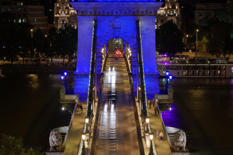 Széchenyi Lánchíd - Széchenyi Chain Bridge - in blue