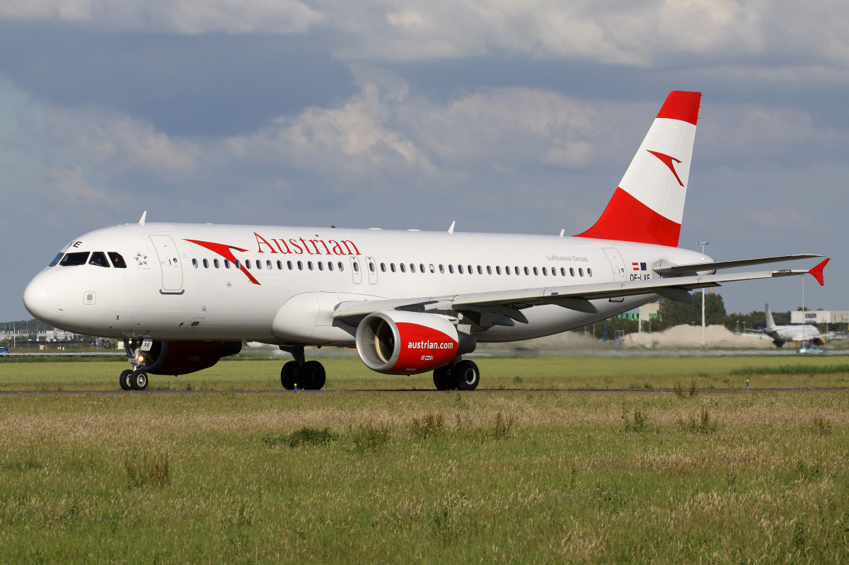 OE-LXE, Austrian Airlines (Samoloty » Spotting na Schiphol » Airbus A320-200)